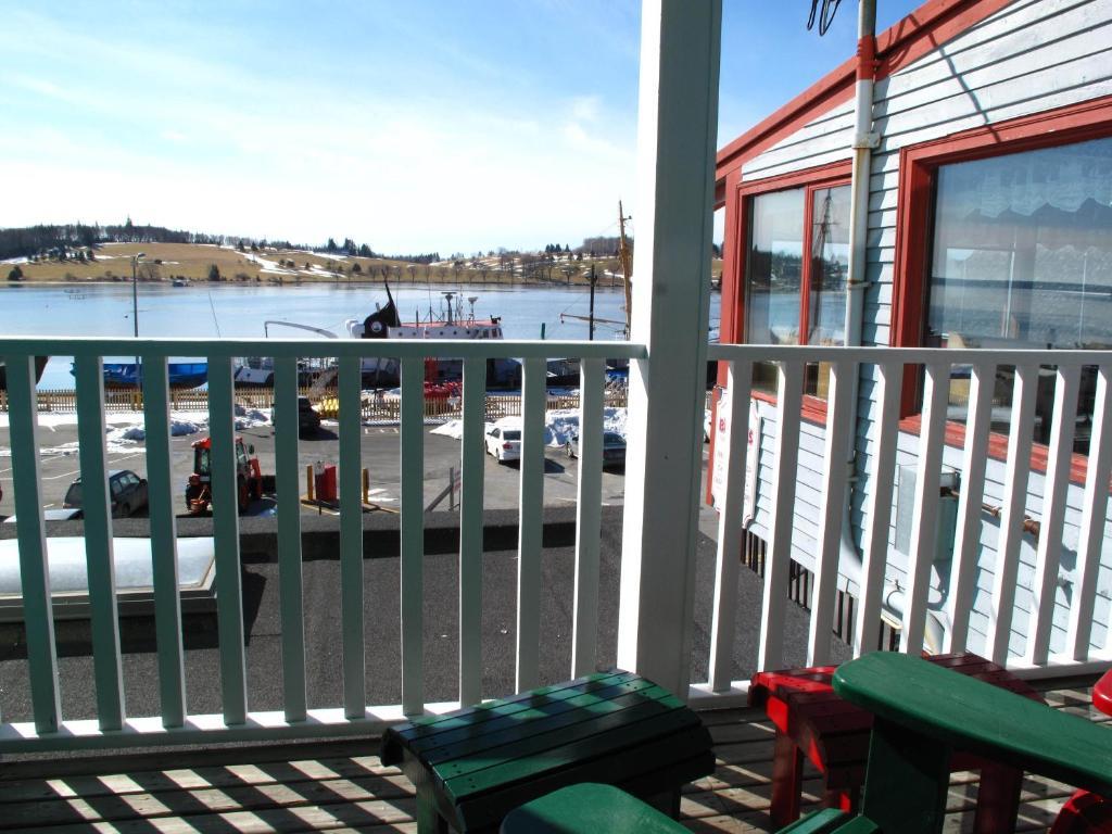 Brigantine Inn Lunenburg Exterior foto