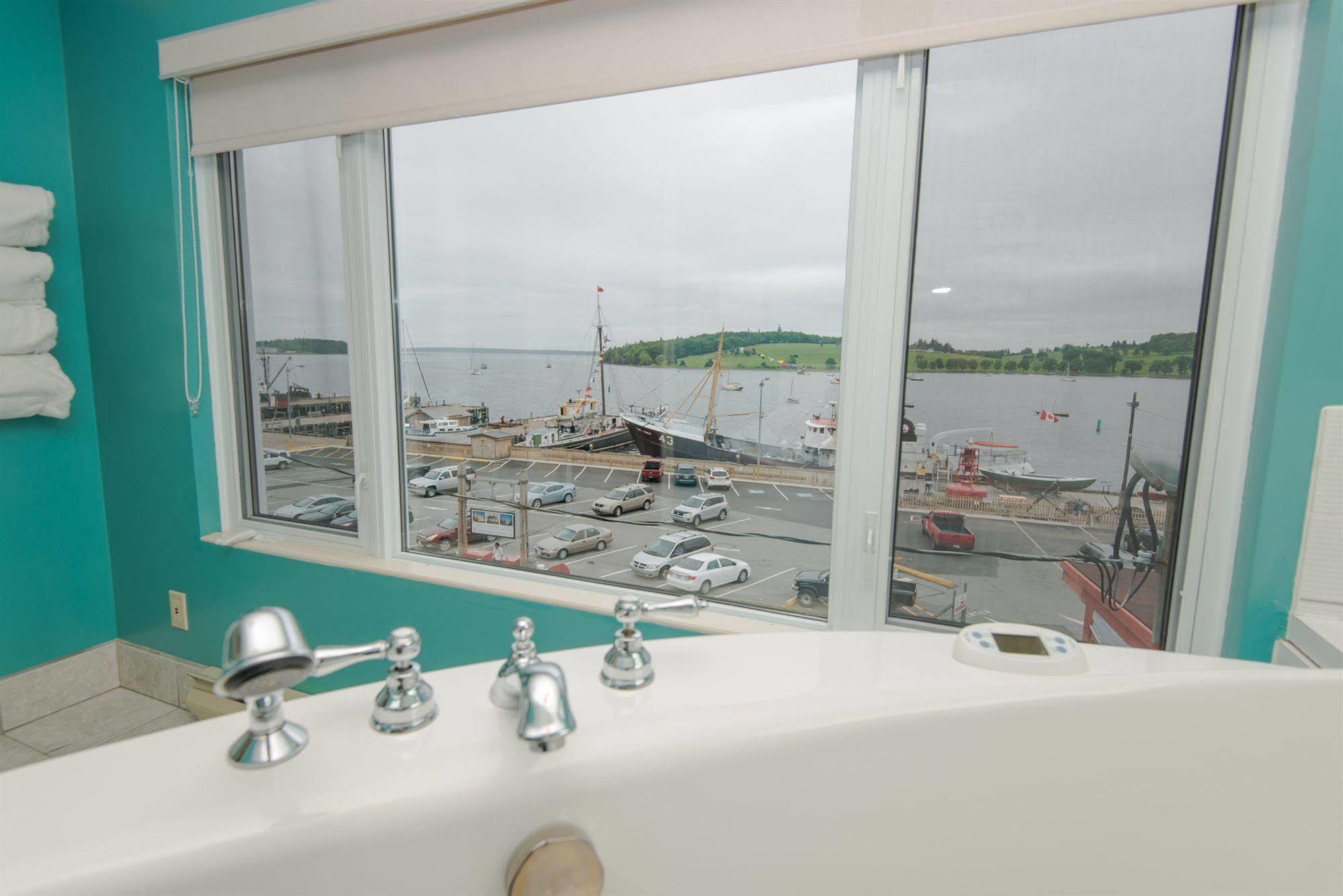 Brigantine Inn Lunenburg Exterior foto